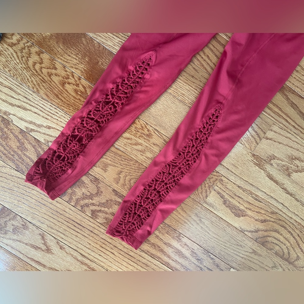 CARBON38 RED DAHLIA PADANG MACRAME LEGGINGS - Picture 5 of 6